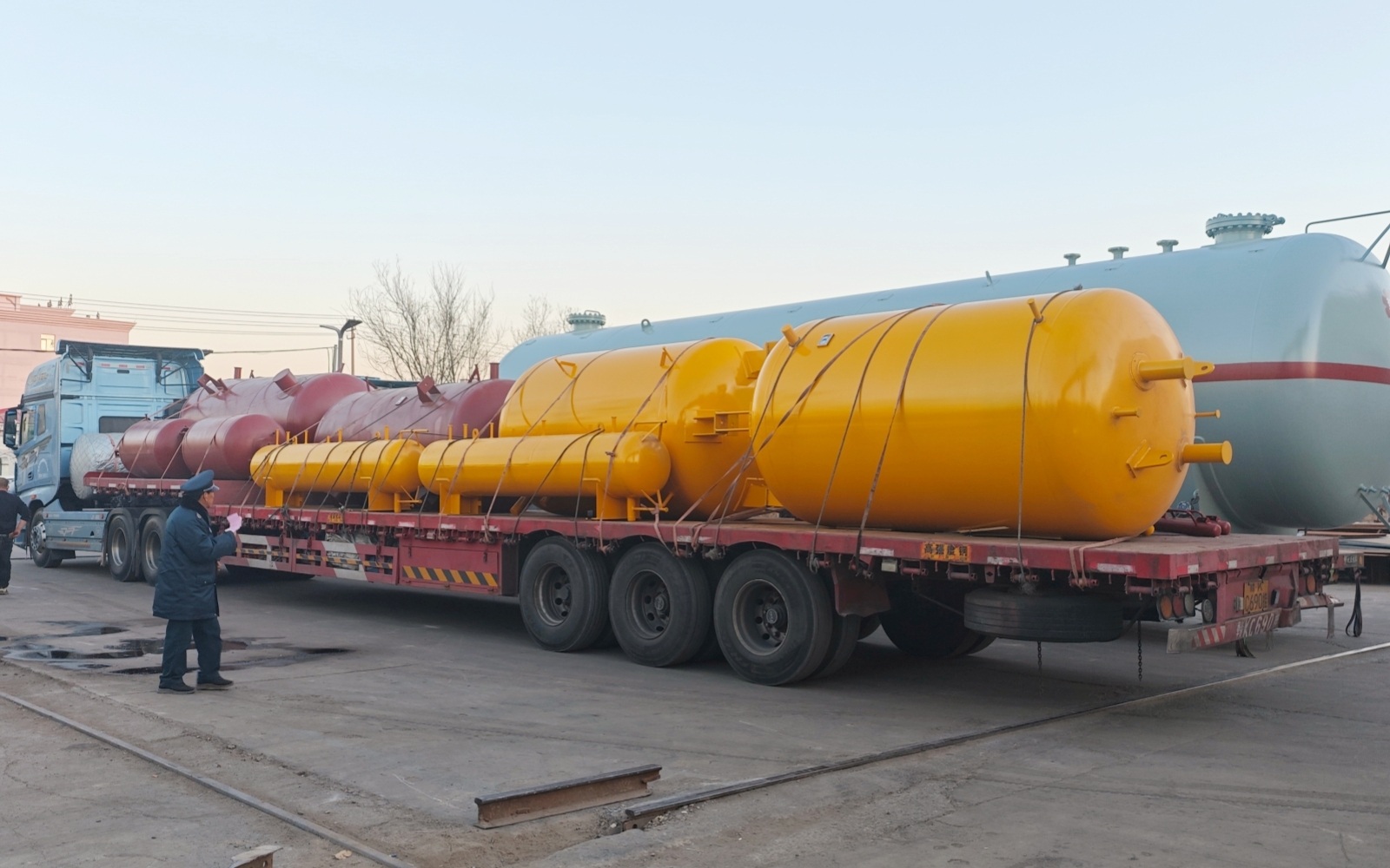 儲罐容器_壓力容器_低溫儲罐_菏澤花王壓力容器